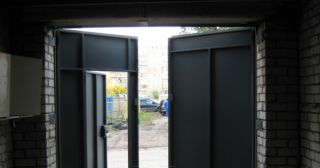 Купить гаражные ворота распашные Керчь, цена от 3937 руб.