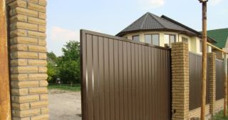 Купить откатные ворота из профнастила Керчь, цена от 1785 руб.
